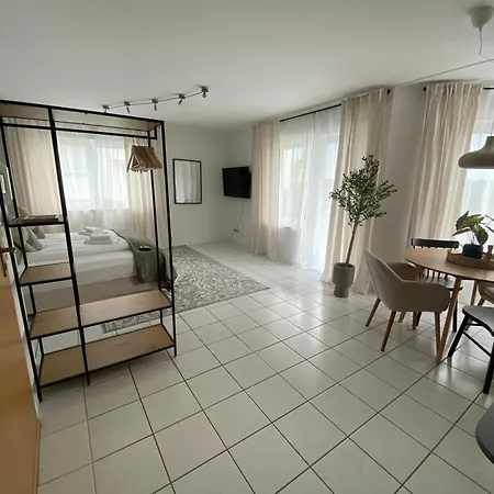 Moderne Mit Terrasse & Parkplatz; Naehe Bwzk & Amazon Apartamento Coblenza