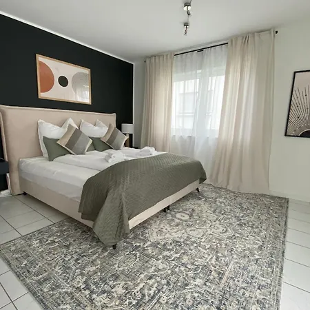 Moderne Mit Terrasse & Parkplatz; Naehe Bwzk & Amazon Apartamento Coblenza