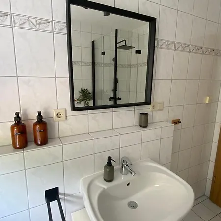 Moderne Mit Terrasse & Parkplatz; Naehe Bwzk & Amazon كوبلنس