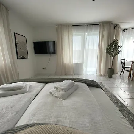 Moderne Mit Terrasse & Parkplatz; Naehe Bwzk & Amazon Apartamento *