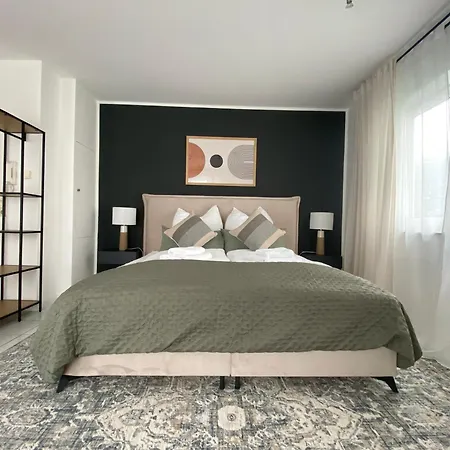 شقة Moderne Mit Terrasse & Parkplatz; Naehe Bwzk & Amazon