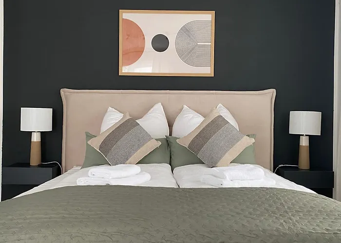 Moderne Mit Terrasse & Parkplatz; Naehe Bwzk & Amazon * Koblenz (Rhineland-Palatinate)